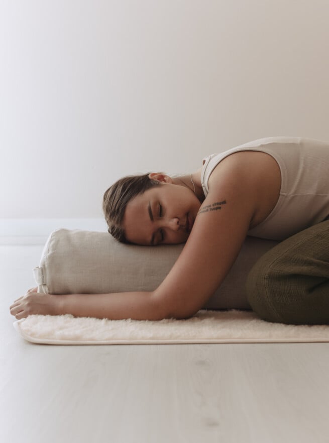 Late night Yin + yoga nidra / joulukuu